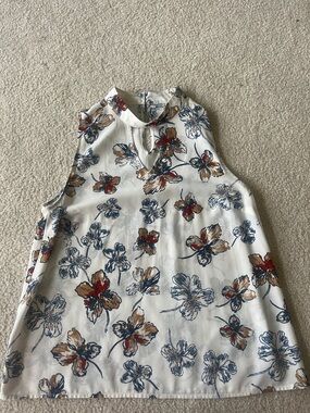 Collective Concepts Sleeveless White Floral Keyhole Blouse